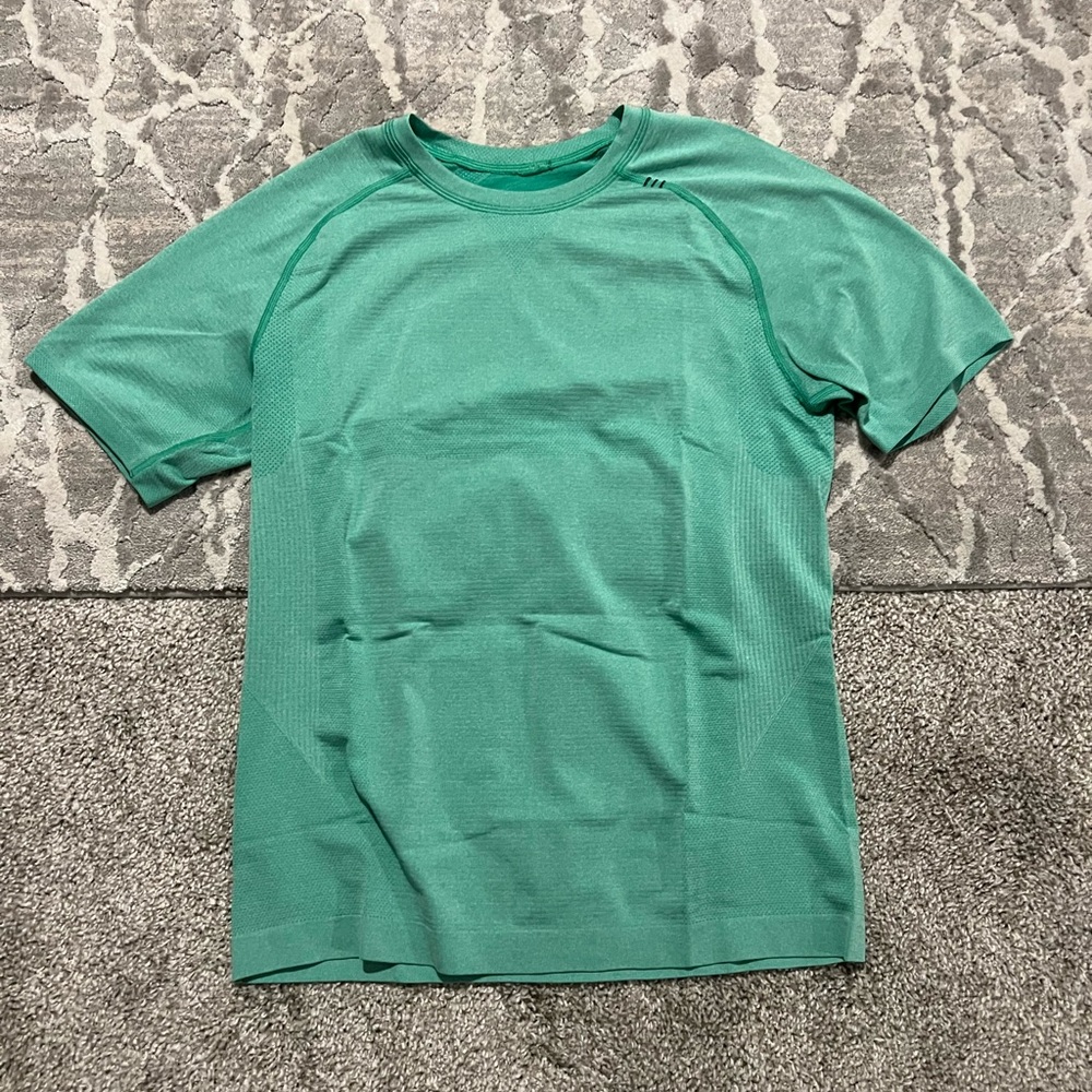 Lululemon Men Short Sleeve Athletic Shirt Green Size Smalll